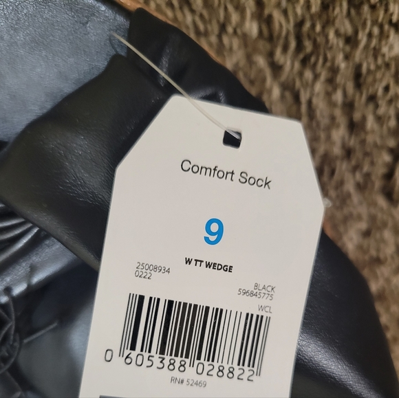 Women size 9 black wedge sandals - Picture 5 of 5